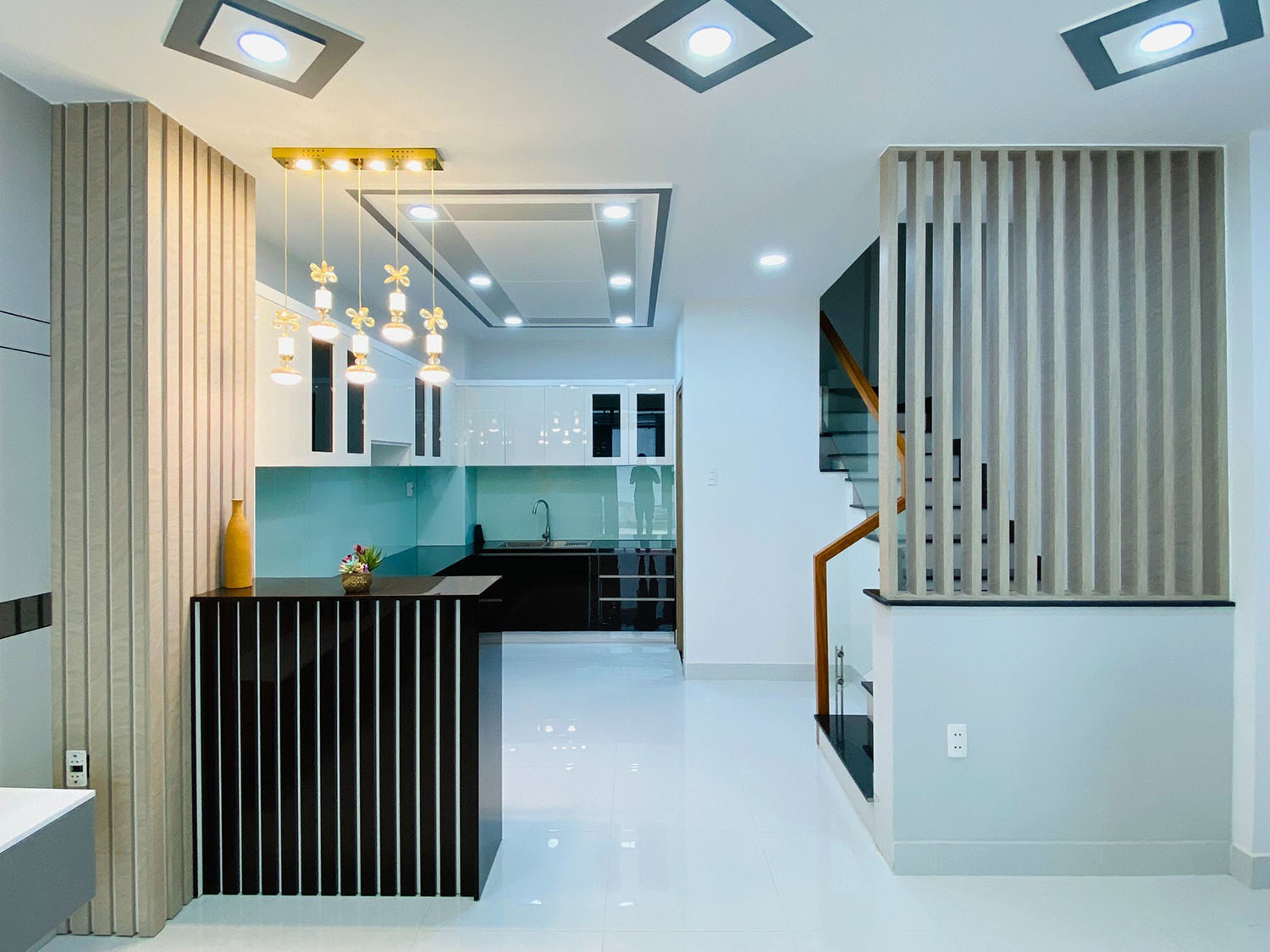 Mở bán 4 căn nhà 3 lầu tkế Singapore, full n.thất, mới 100%, hẻm ôtô Nguyễn Văn Lượng-gần City Land